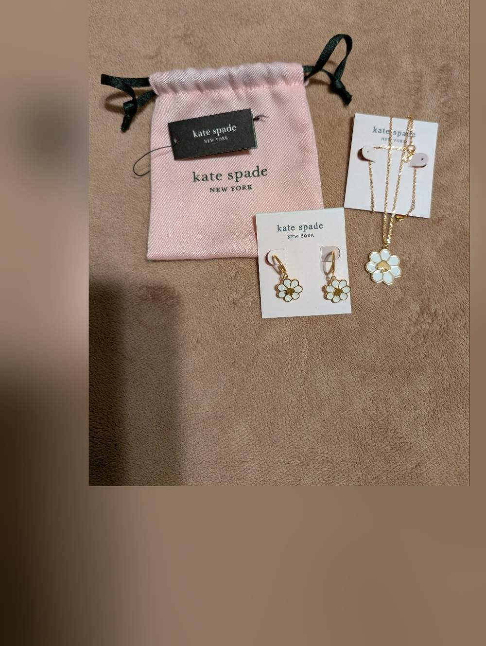 Kate Spade White and Gold Daisy Necklace & Earrings Set with Pink Pouch NWT